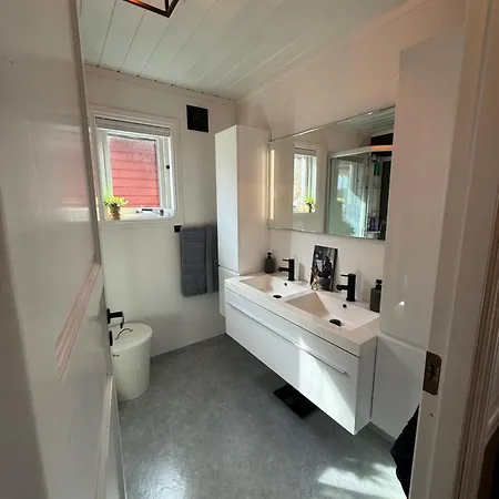 Landlig Med Jacuzzi * Lyngdal