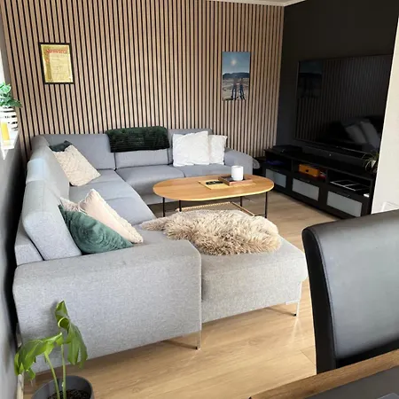 Landlig Med Jacuzzi Lyngdal