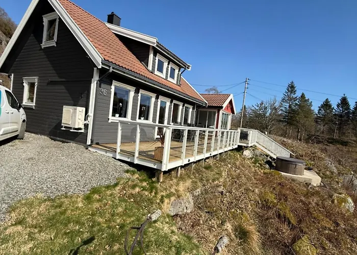 Landlig Med Jacuzzi *